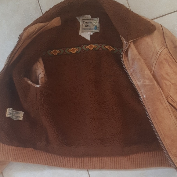 70's VINTAGE Leather Distressed Jacket - Picture 9 of 11